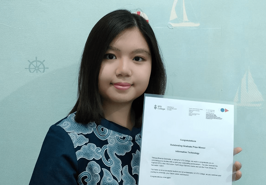 “Never struggle alone,” says Diploma of IT Outstanding Graduate Thesya.