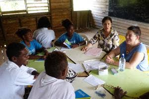 A sitting group discussion with 6 students and 2 tutors 