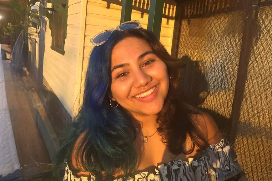 Souad, Communication