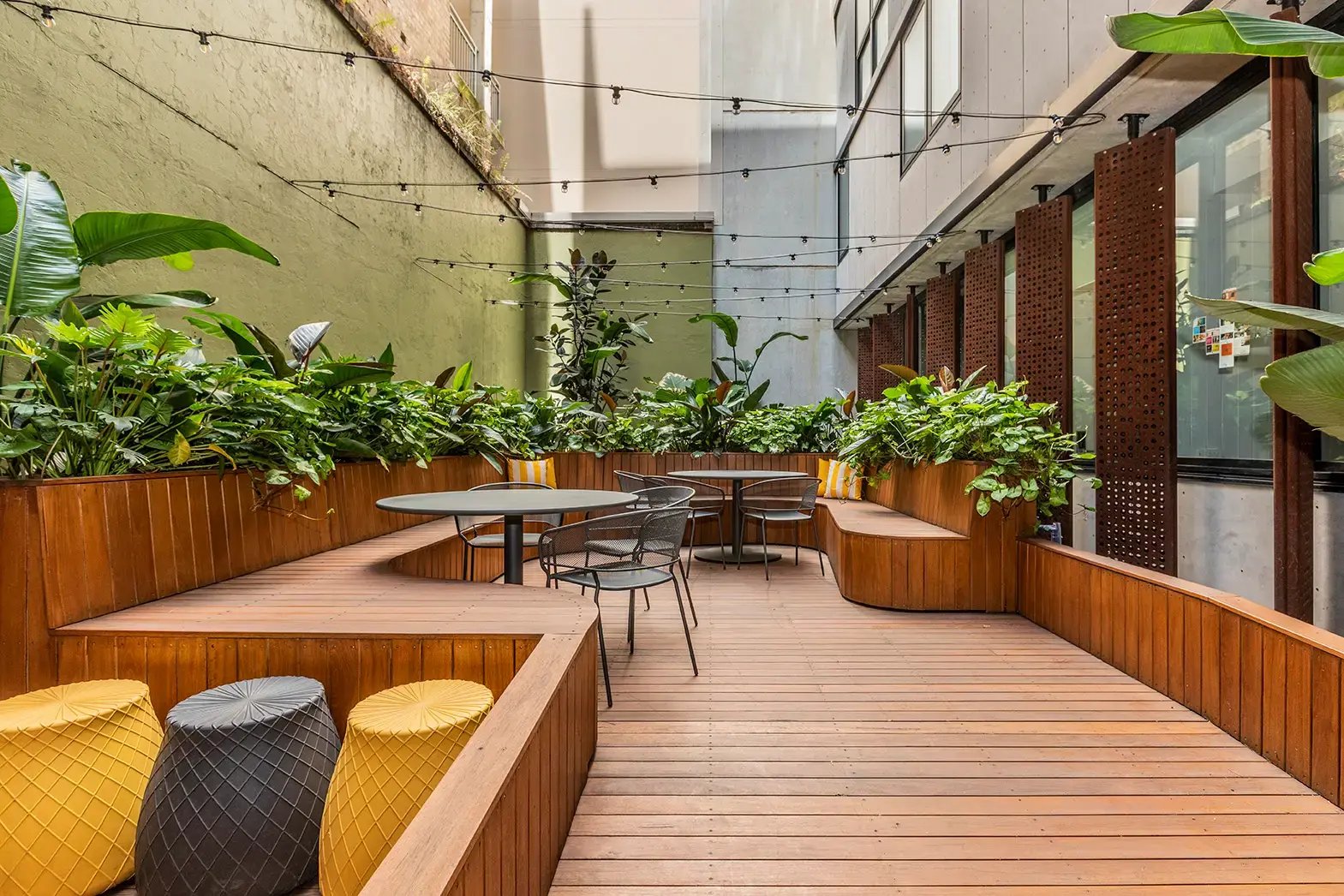 08_IgluCentral_Courtyard_web