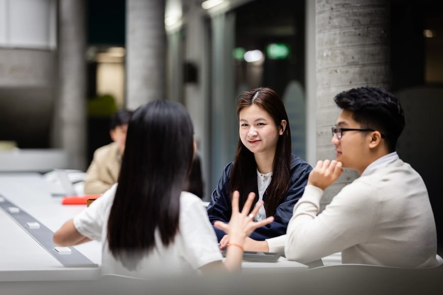 Students-chatting-over-work